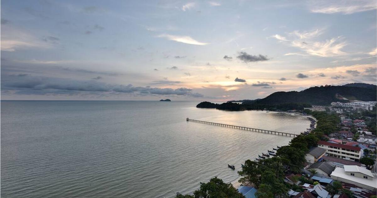 Lexis Suites Penang from $78. Teluk Kumbar Hotel Deals & Reviews - KAYAK