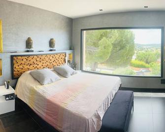Belle Maison Idéal Pour de Magnifique Vacances Calmes et Relaxantes - Caveirac - Habitación
