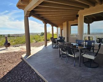 Lakeview Oasis; Your Home away from Home - Elephant Butte - Patio
