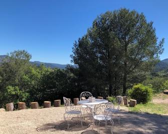 Le Cabanon de la Sainte Baume - Roquevaire - Patio