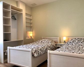 die Senfbude - wunderschöne Apartments für 4 Personen mit Terrasse & Stellplatz - לייפציג - חדר שינה