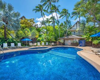 Waikomo Stream Villas 122 Fish Pond View, New AC, Walk to Beach and Shopping! - كولوا - حوض السباحة