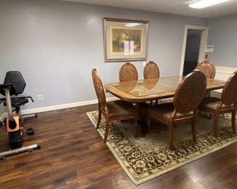 Best value 4 Huge Bedrooms - Willmar - Їдальня