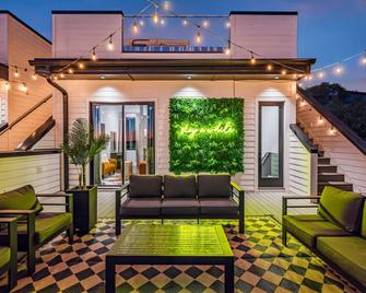Rooftop Hot Tub City Views Pac-Man Pool Table - Nashville - Patio