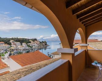 Porto Kassiopi Apartments - Kassiopi - Balkon