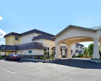 Quality Inn and Suites Tacoma - Seattle - Tacoma - Building