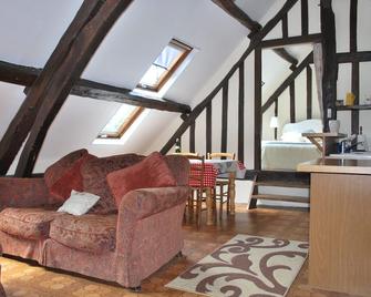 Cottage with shared swimming pool, hot tub, fishing, tennis, UK TV and Wi-F - Vimoutiers - Salon