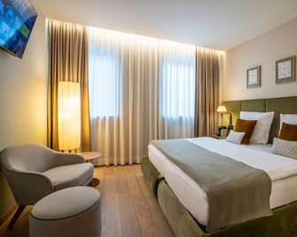 Onebavariahomes - München - Schlafzimmer