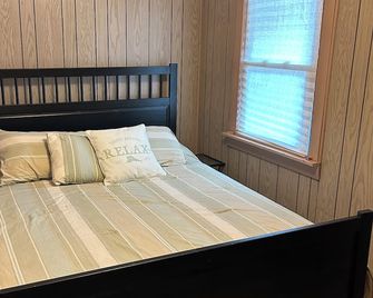 Cozy Lakefront Cottage - Winchendon - Habitación