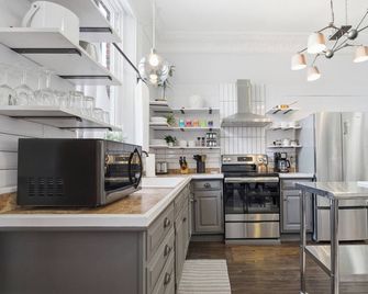 Cozy 2br Loft In Downtown Charleston, Il - Charleston - Kitchen