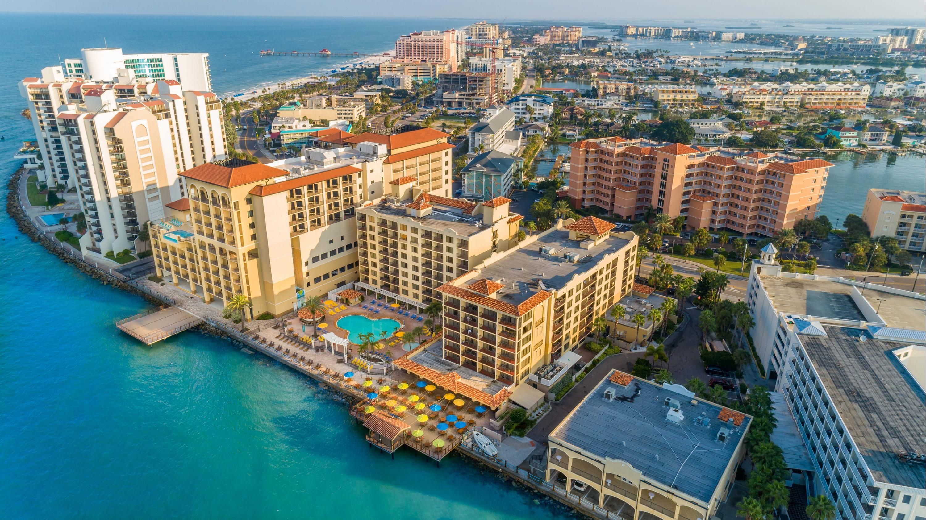 Holiday Inn Hotel Suites Clearwater Beach 15 881 3 3 5 8 3 Clearwater Beach Hotel Deals Reviews Kayak