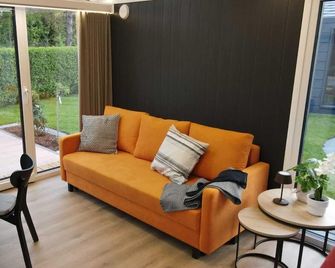 Landzeit - get Your Tiny Moments - Tiny Houses im Hunsrück - Sohren - Living room