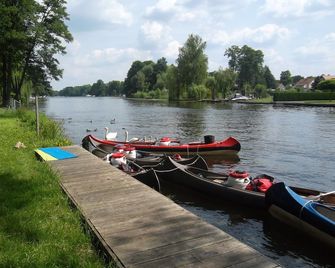 Hotel Am Fluss - Prieros