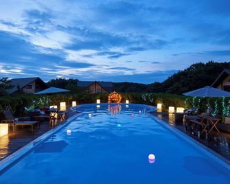 فيوري شيما - شيما - حوض السباحة