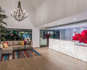 Best Western Plus Las Brisas Hotel - Palm Springs - Front desk