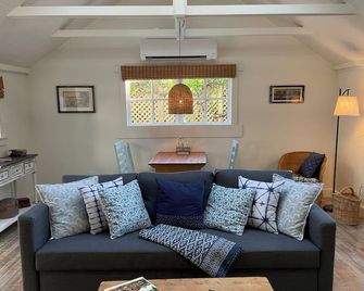 Rosemary Cottage - Eastsound - Living room