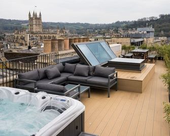 Hiding Space - Trim Street Apartments - Bath - Balkon