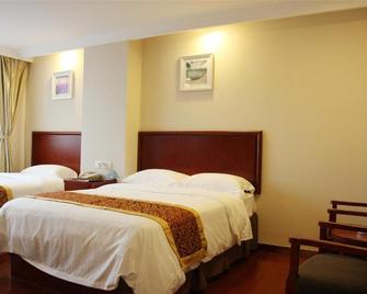 Greentree Inn Yantai Xingfu Road Marina Plaza Express Hotel - Jen-tchaj - Ložnice