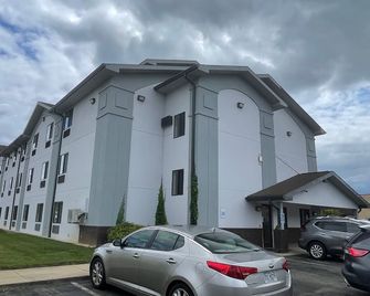 Super 8 by Wyndham Danville VA - Danville - Bygning