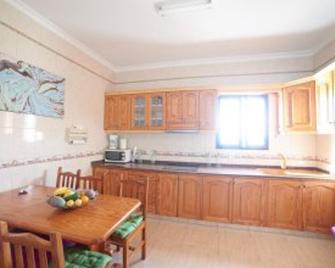 El Picacho In Shared House With Terrace - Moya - Kitchen