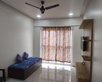 Shiv- Vatsalya Homestay - Nashik - Living room