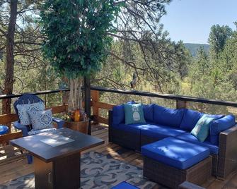 BlueBird Nest 2.0, hot tub! Sibley double bell on huge deck!covered kitchen/bath - Hot Springs - Balcony