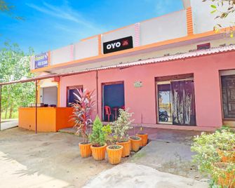 Hotel O Shekhawat Guest House - Bijnor - Building