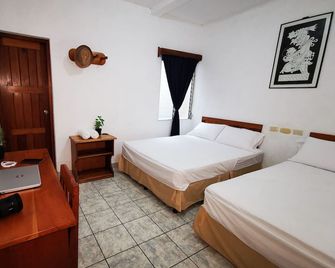 Natz Hotel - Flores