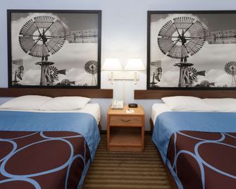 Super 8 by Wyndham Huntington - Huntington - Bedroom