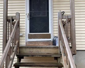 Moms House - Westmore - Escaleras