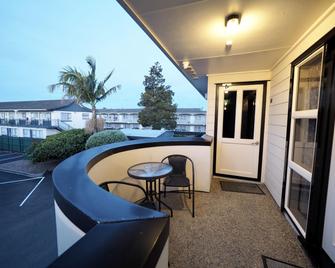 Ulster Lodge Motel - Hamilton - Balcony
