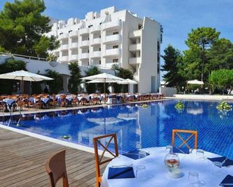 Pizzomunno Vieste Palace Hotel - Vieste - Pool