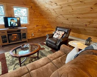 Evergreen|Apartment Downtown with Fire Pit - Greenville - Sala de estar