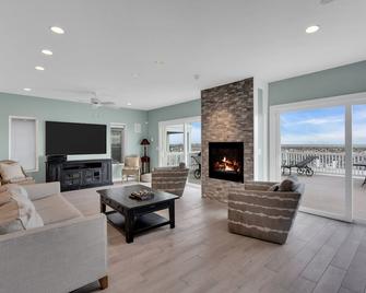 Direct Beach Access - Incredible Beachfront Home - Super Clean - 5 star - Toms River - Living room