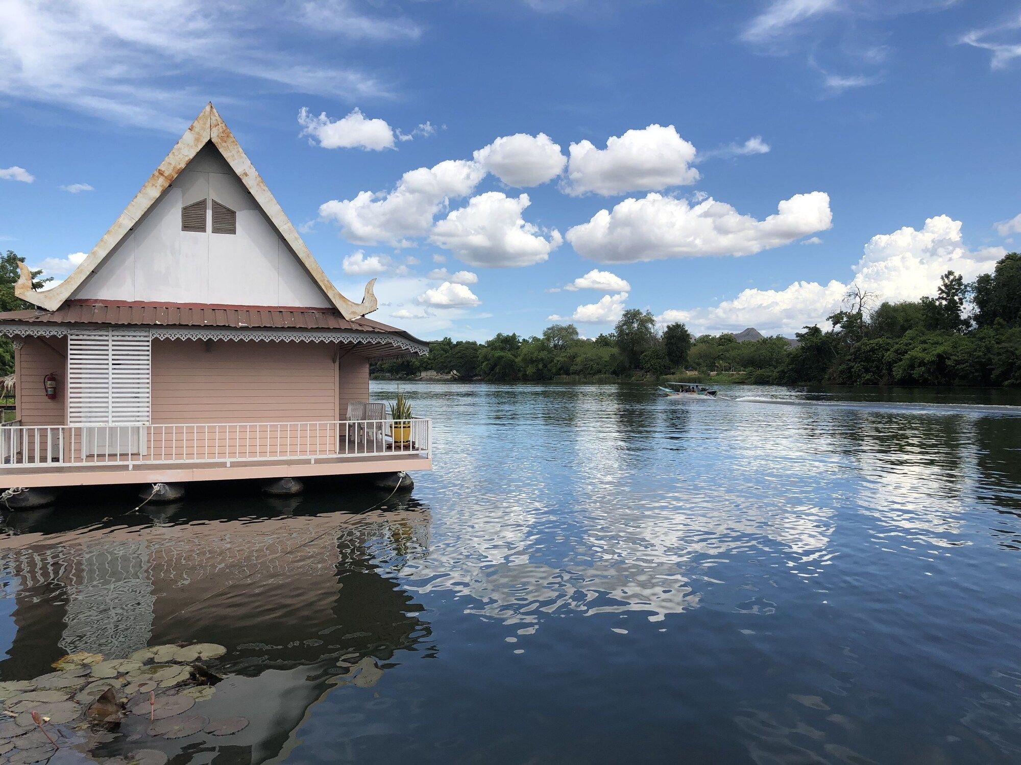 Bamboo House Kanchanaburi - קאנצ'אנאבורי - נוף חיצוני