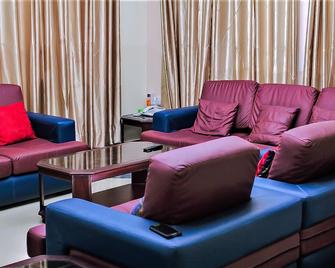 Beneville Hotel and Apartment - Calabar - Sala de estar