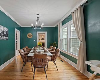 Hot Tub, Beautifully Renovated Historic Home in the Heart of the Bourbon Trail - Frankfort - Dining room