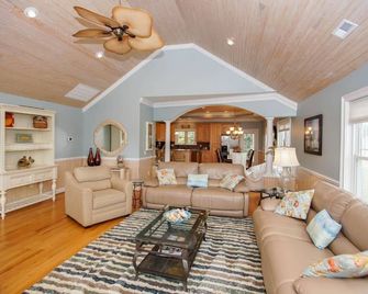 A Reel Fine Place / 1424 E. Dolphin Drive - Coastal Vacation Resorts - Oak Island - Sala de estar