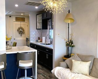 Charming 1-bedroom house in fabulous Phoenix with AC, WiFi - פיניקס - מטבח