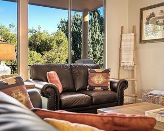 Luxury Sedona Living Remodeled with Red Rock Views! - Sedona - Salon
