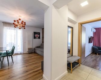 Mohost Alpine Calm - 2br Hideaway - Braşov - Living room