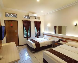 Patria Plaza Hotel - Blitar - Bedroom