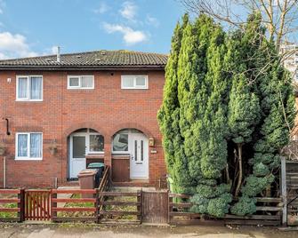 Hale Lodge - London - Building