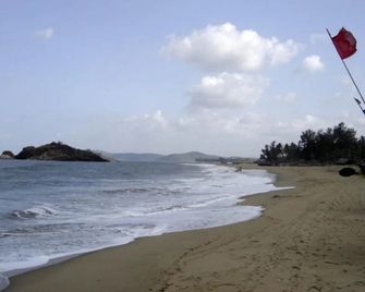 Majali Beach Resorts - Majali - Beach