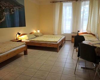 Rugby Club Hostel - Gran - Schlafzimmer