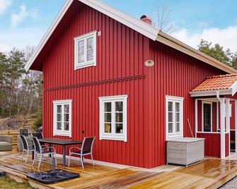 8 person holiday home in Grebbestad-By Traum - Grebbestad - Innenhof
