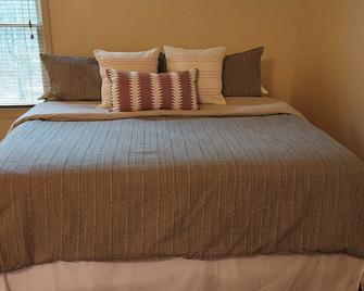 Cozy private suite in the heart of beautiful Gardiner. - New Paltz - Bedroom