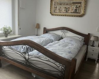Hummelglück - Ferienwohnung mit Terrasse in 30 Min in HH City - Bendestorf - Schlafzimmer