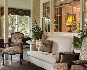 Inn at Pleasant Lake - New London