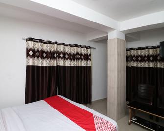 OYO 29202 Sunny International - Jammu - Schlafzimmer